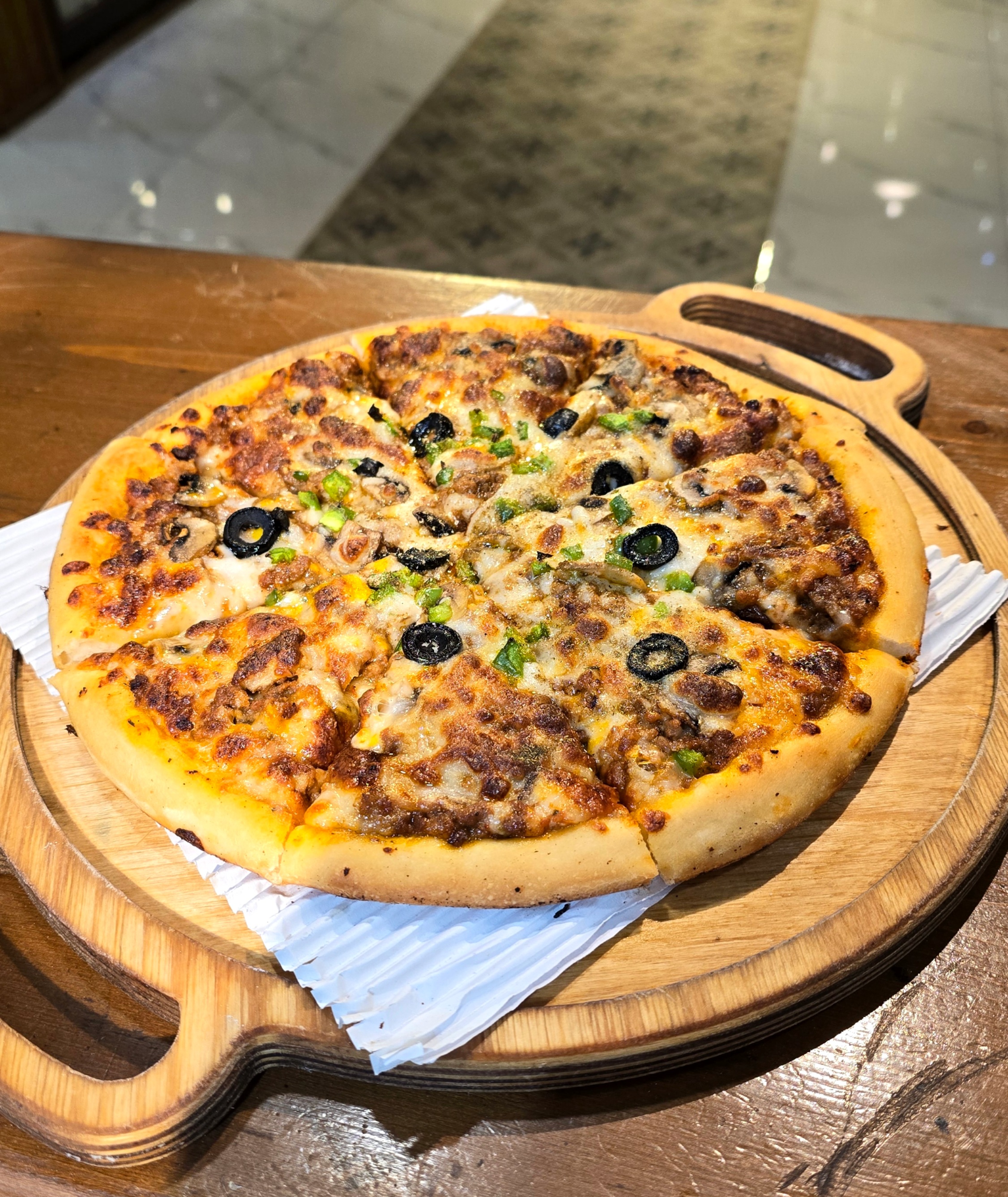 پیتزا گوشت و قارچ متوسط 