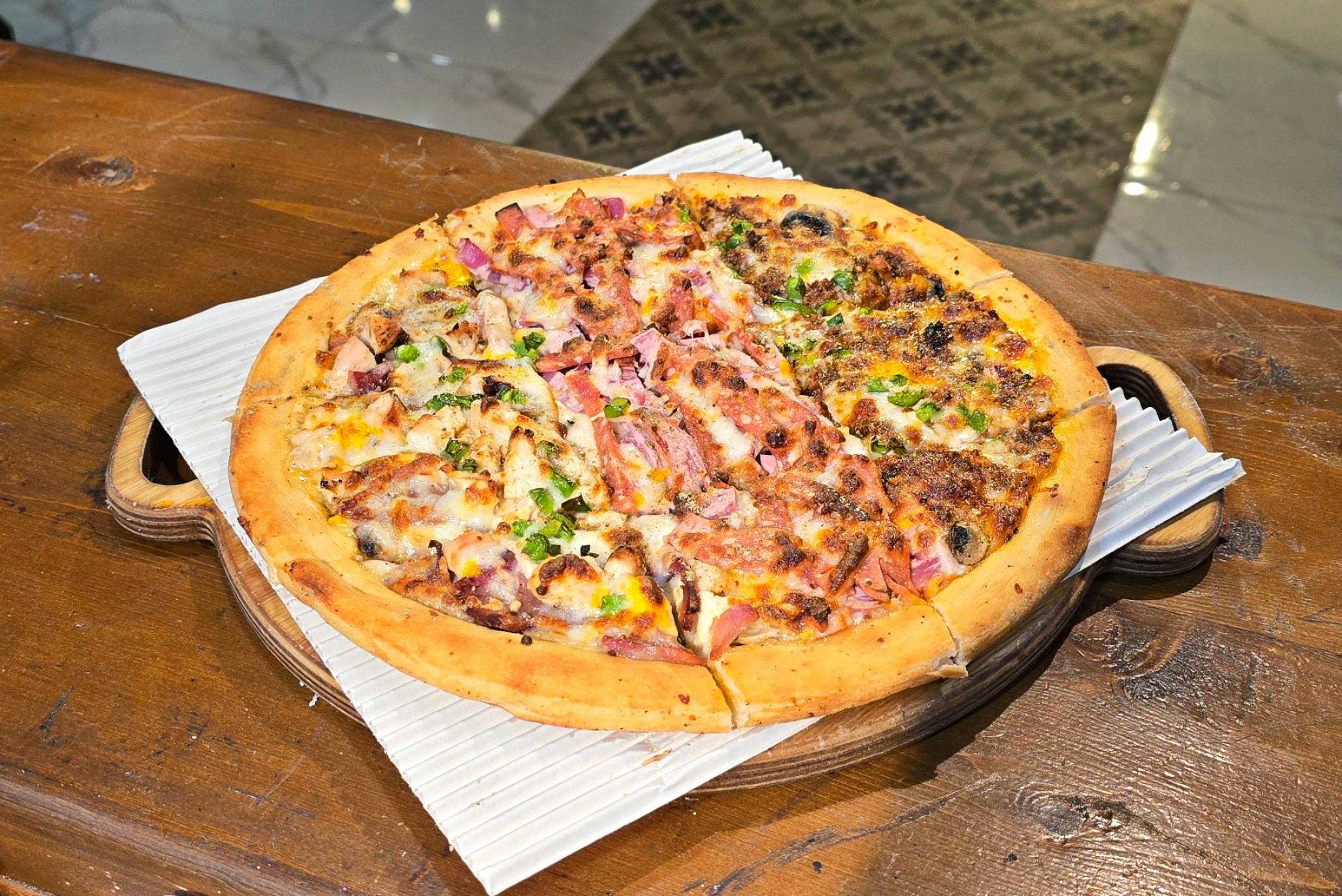 پیتزا مخصوص بزرگ( ۲ تا ۳ نفره )